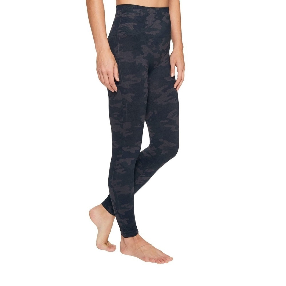 SPANX Look at Me Now Seamless Black Camo Leggings M